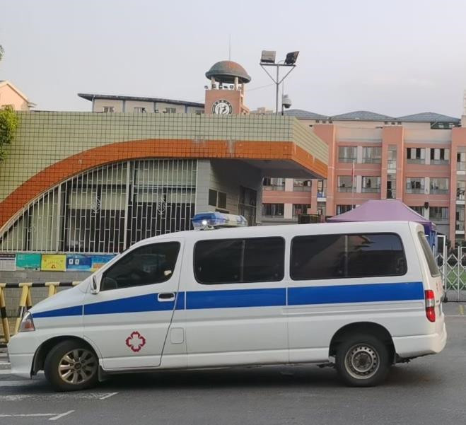 北仑救护车出租护送骨折病人一公里多少钱